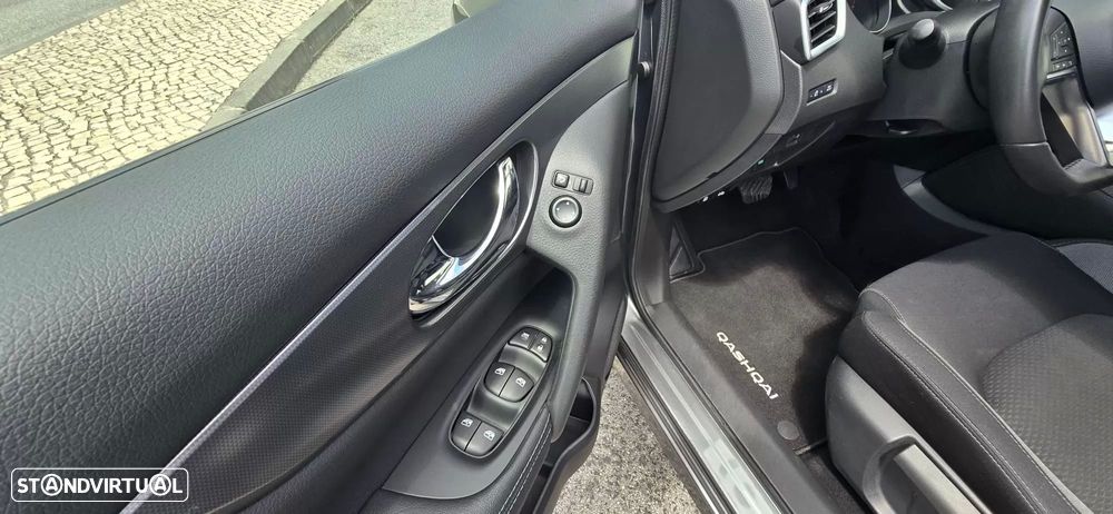 Nissan Qashqai 1.3 DIG-T N-Connecta J18 DCT - 16