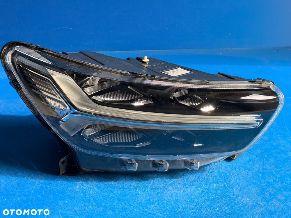PRAWY FULL LED VOLVO XC40 MID BDB EUROPA
