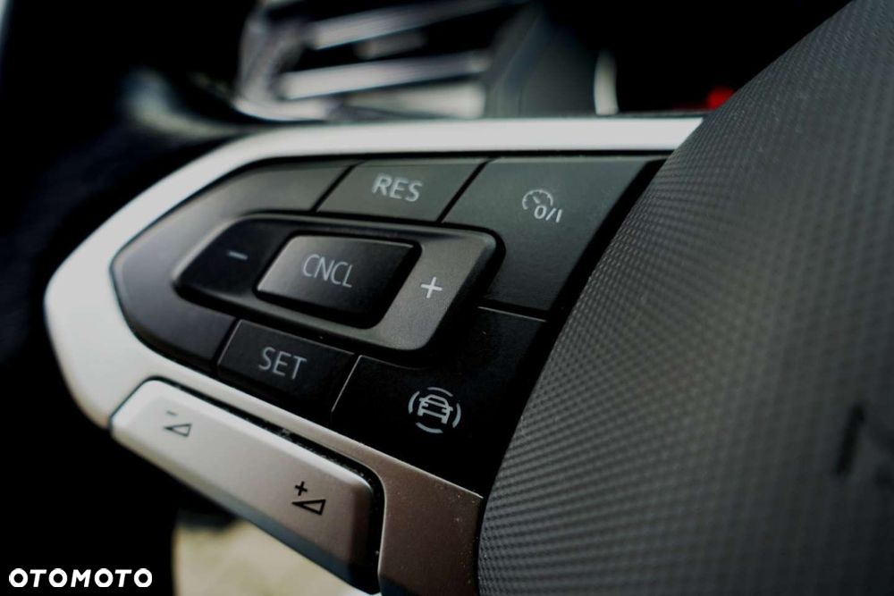 Volkswagen Passat - 13