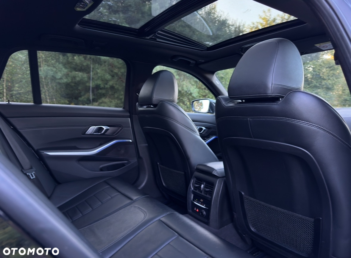 BMW Seria 3 330i - 29