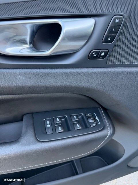 Volvo XC 60 2.0 T6 PHEV Plus Dark AWD - 18