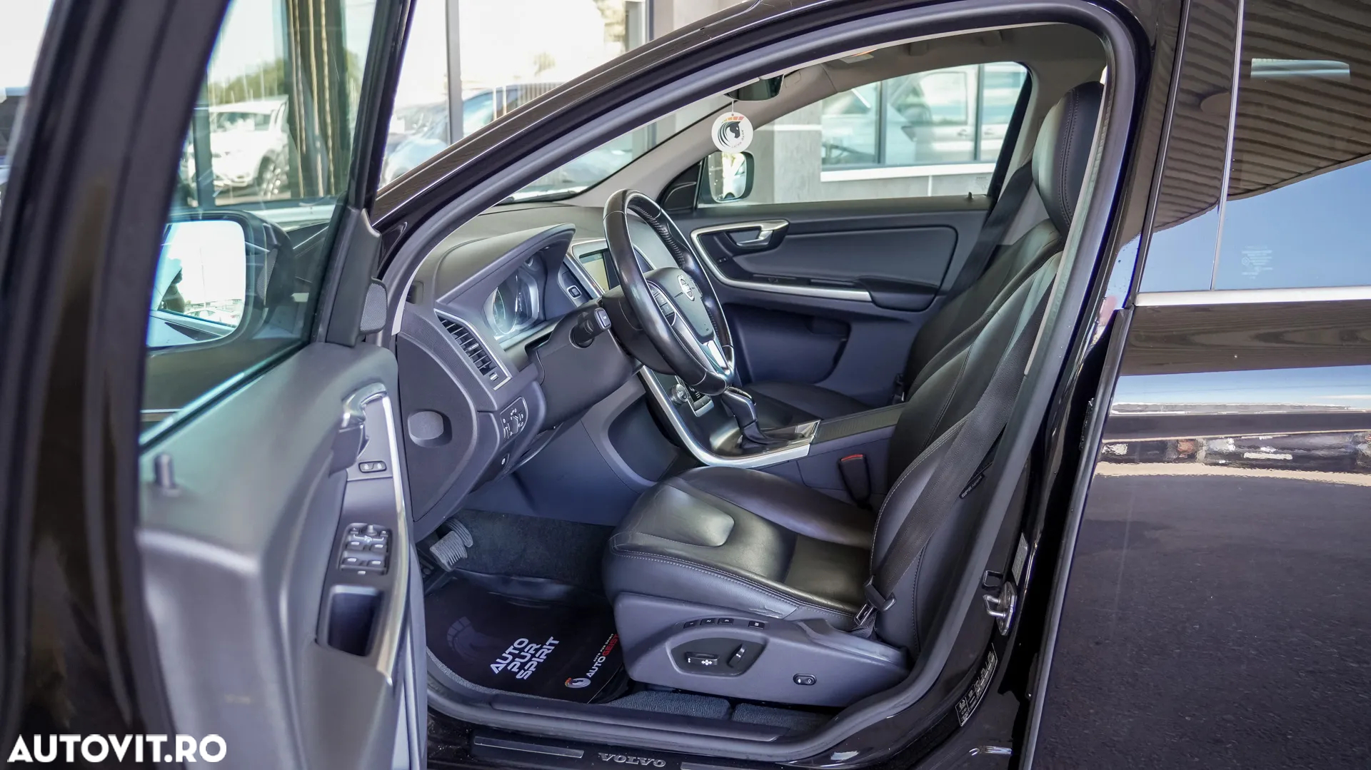 Volvo XC 60 D4 AWD Momentum - 23