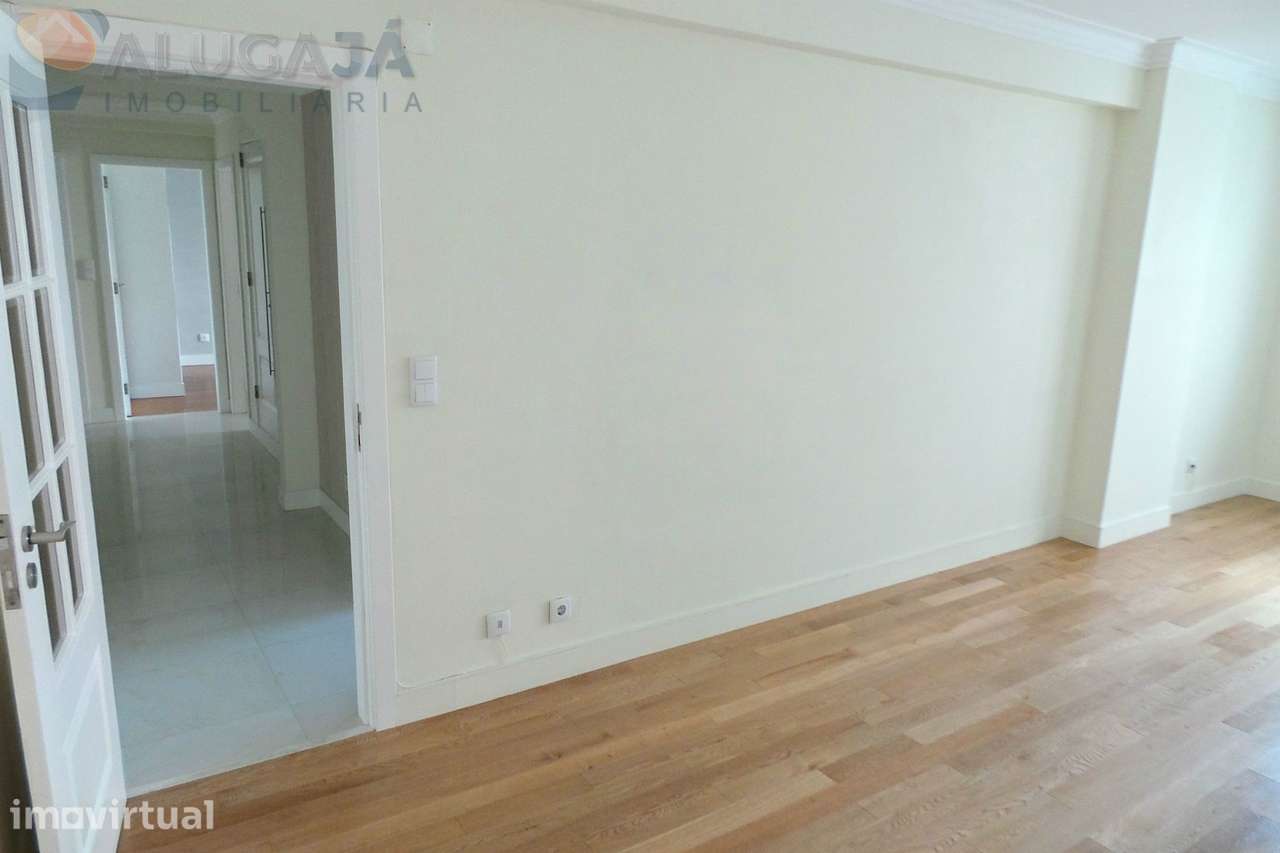 Apartamento T2 em zona central de São Marcos com lareira e marquise - Grande imagem: 3/26