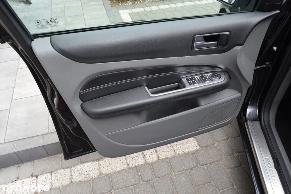 Ford Focus 2.0 TDCi DPF Ghia - 18