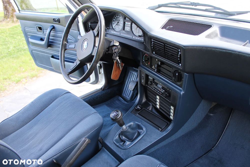 BMW Seria 5 518 i - 12