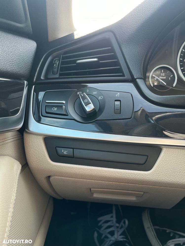 BMW Seria 5 518d Aut. - 32