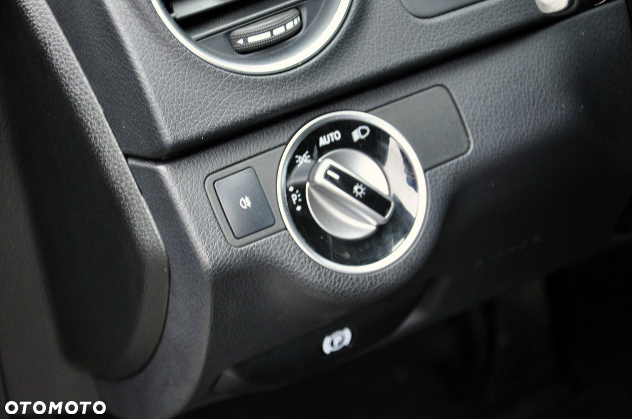 Mercedes-Benz Klasa C 180 T CDI DPF (BlueEFFICIENCY) Elegance - 15