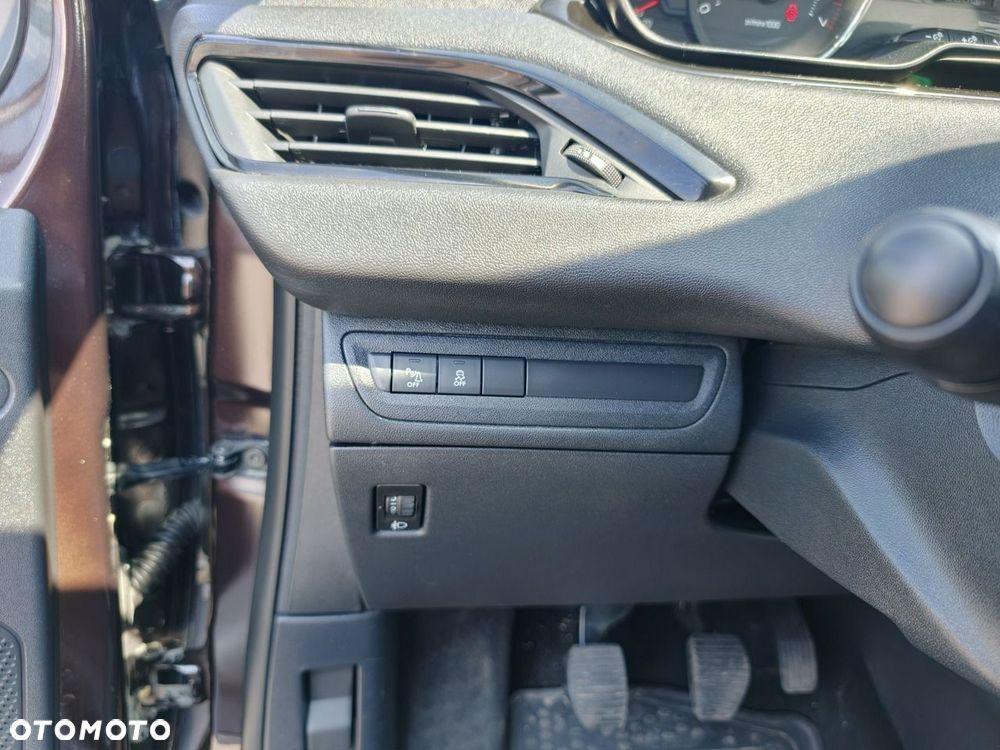 Peugeot 208 - 25