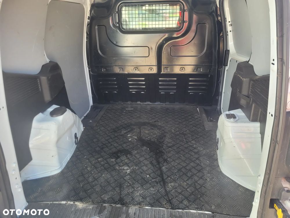 Ford Transit Courier - 19