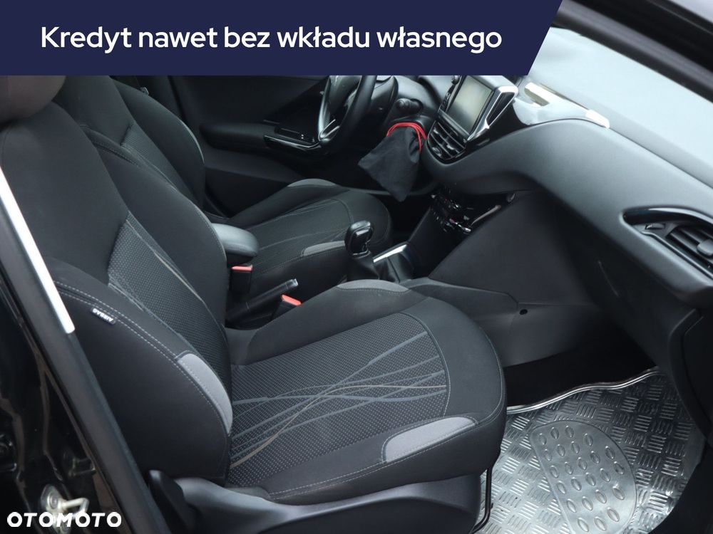 Peugeot 208 - 11