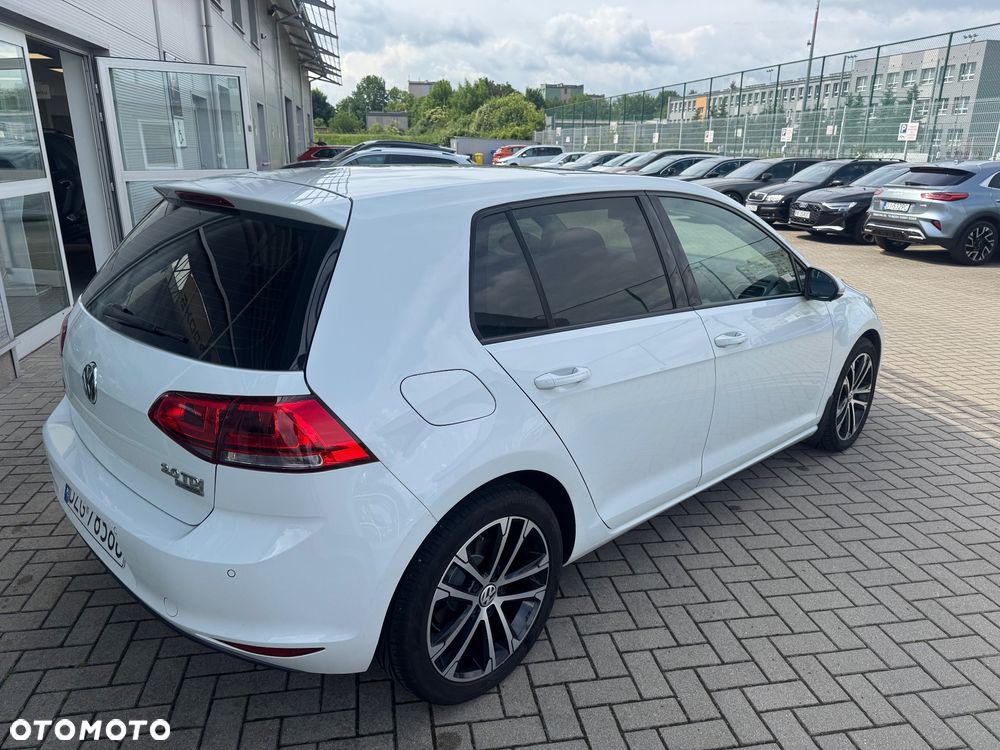 Volkswagen Golf - 6