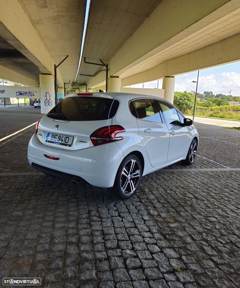 Peugeot 208 1.2 PureTech GT Line - 3