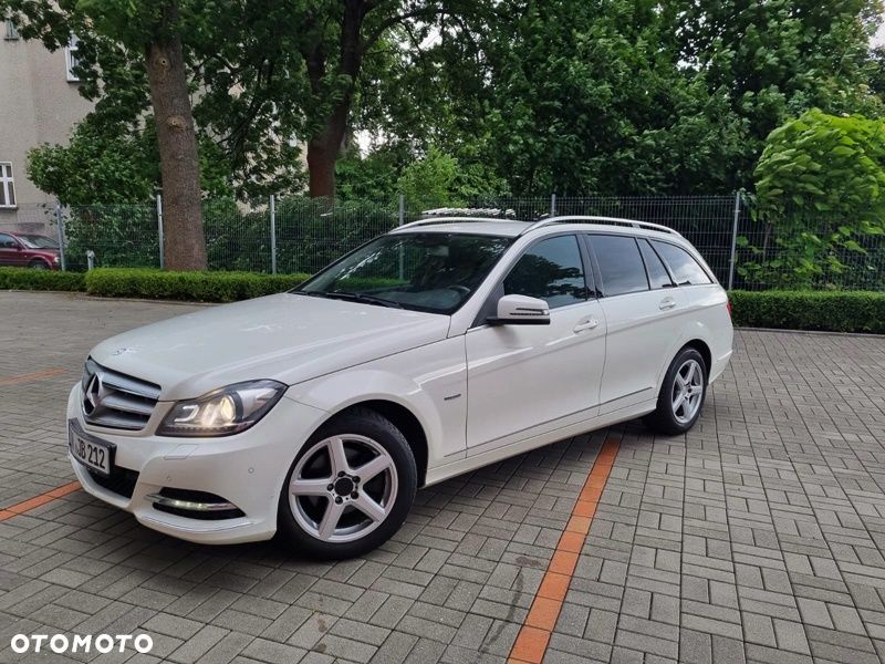 Mercedes-Benz Klasa C 180 CGI BlueEFFICIENCY Avantgarde - 3