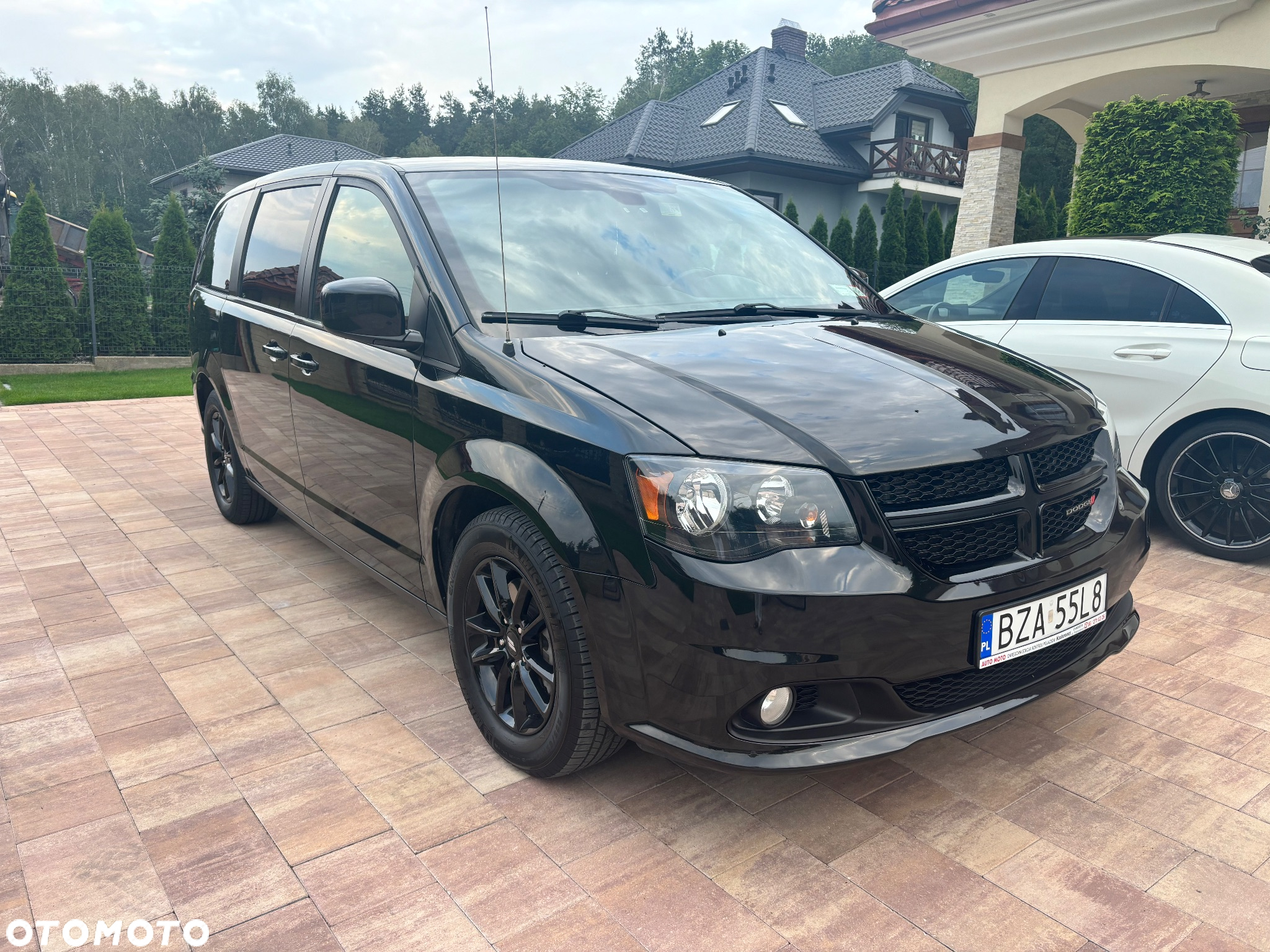 Dodge Grand Caravan - 2
