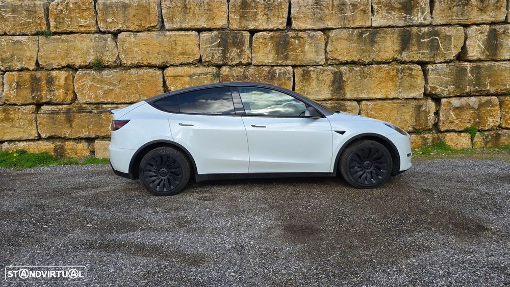 Tesla Model Y - 4