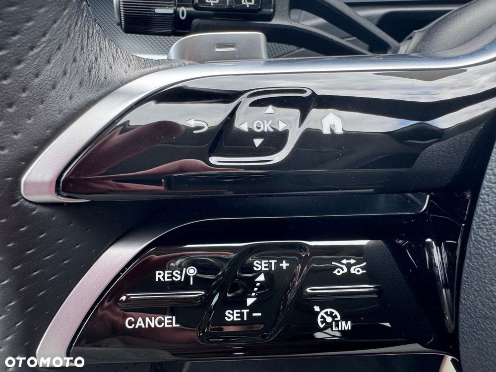 Mercedes-Benz Klasa C 180 mHEV AMG - 24