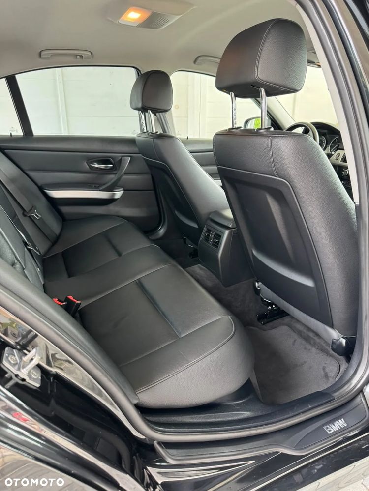 BMW Seria 3 320d xDrive - 9