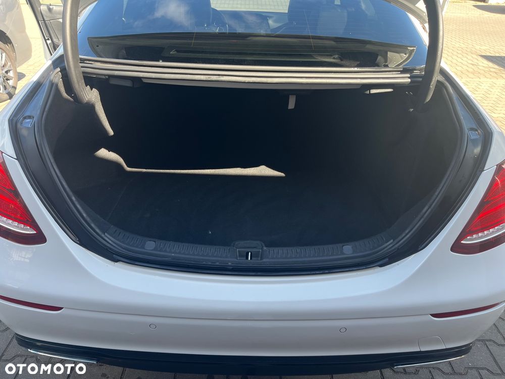 Mercedes-Benz Klasa E 220 d 4-Matic 9G-TRONIC - 18