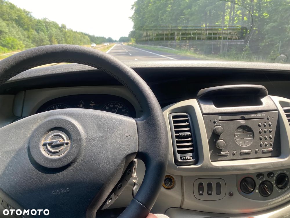 Opel Vivaro - 22