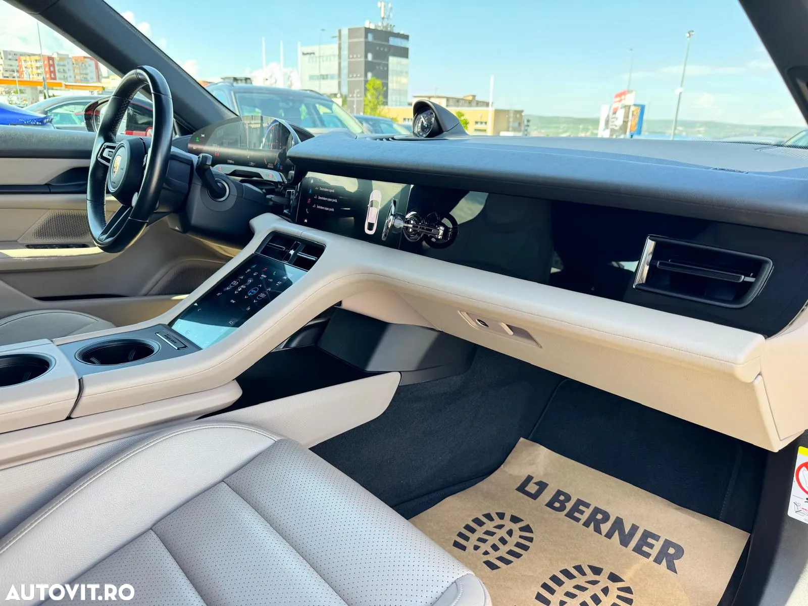 Porsche Taycan Standard - 11