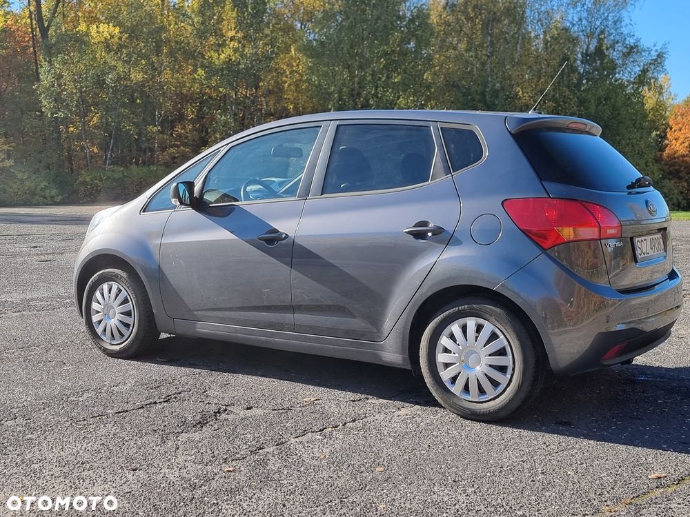 Kia Venga - 3