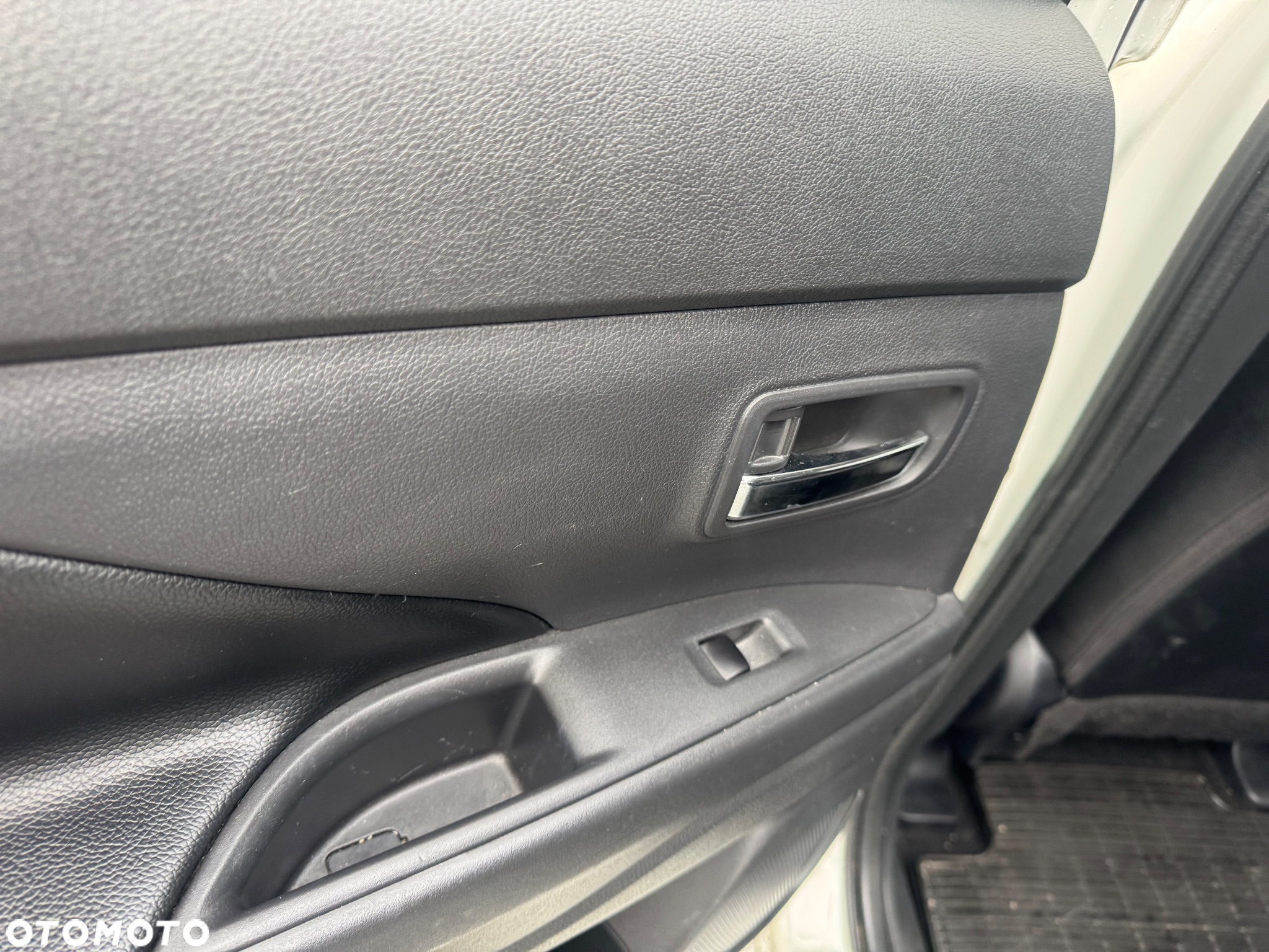 Mitsubishi Outlander 2.0 4WD Plug-In Hybrid - 21