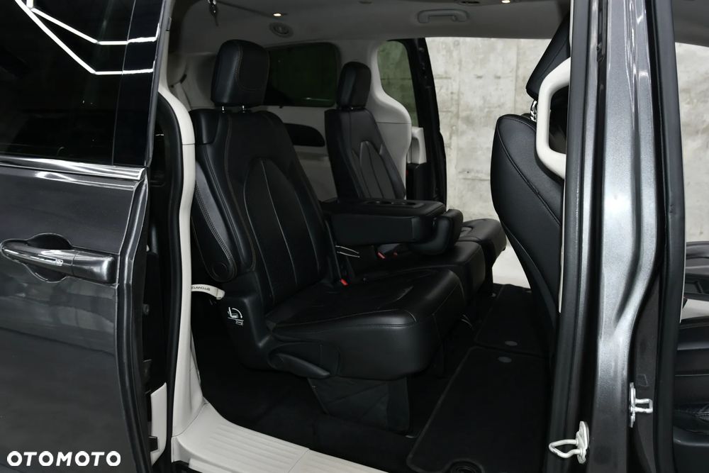 Chrysler Pacifica - 17