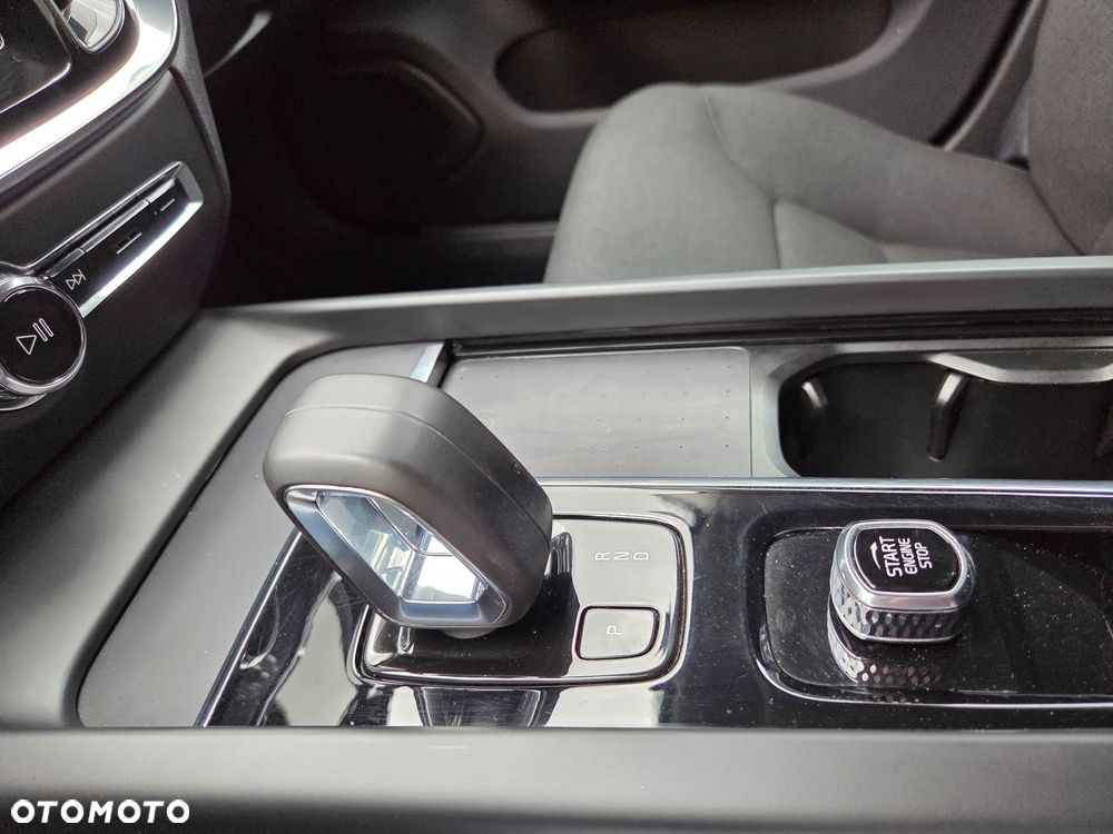 Volvo V60 B4 D Momentum Pro - 28