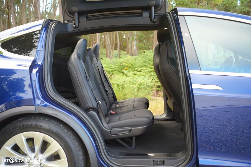 Tesla Model X 75D - 18