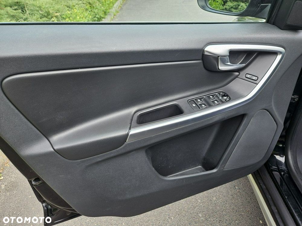 Volvo XC 60 D4 Geartronic RDesign - 26