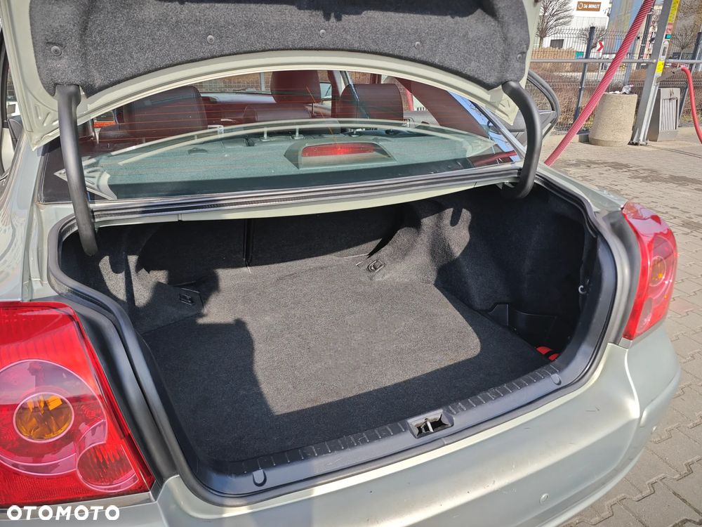 Toyota Avensis 2.0 VVT-i High - 17