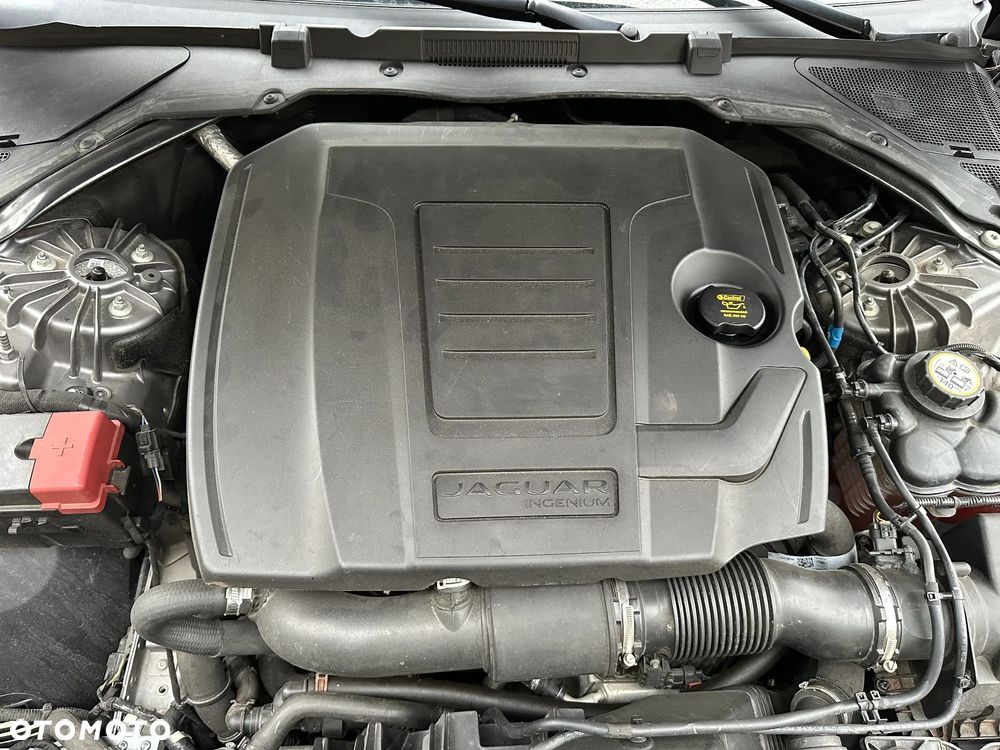 Jaguar XE 2.0 P250 R-Dynamic Black - 30