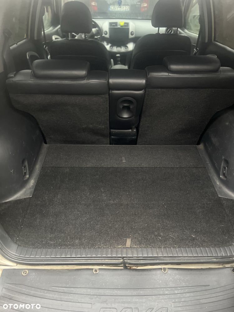 Toyota RAV4 - 8