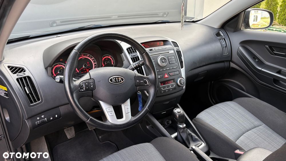 Kia Ceed 1.6 CRDi ISG Vision - 17