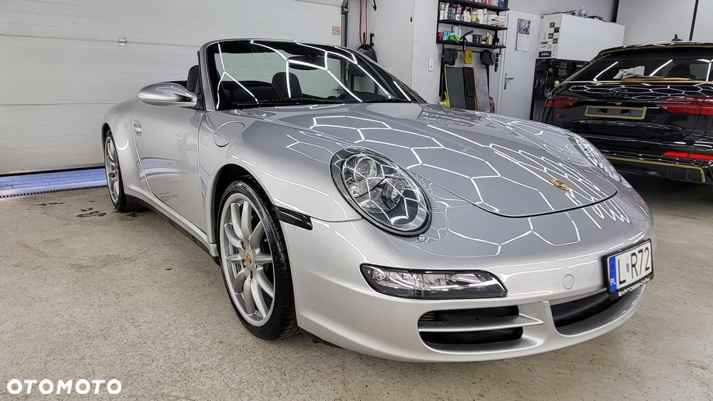 Porsche 911 Carrera 4 - 16