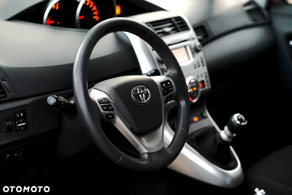 Toyota Verso 1.8 Premium EU5 - 17