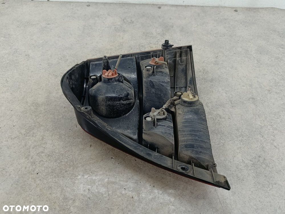 LAMPA TYLNA LEWA KIA SORENTO I - 8
