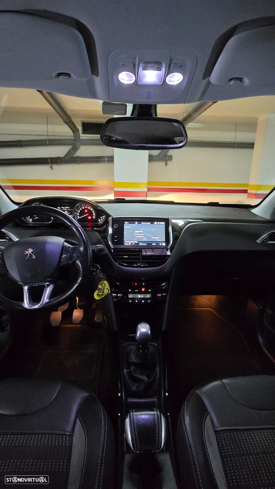 Peugeot 2008 1.2 PureTech Allure - 9