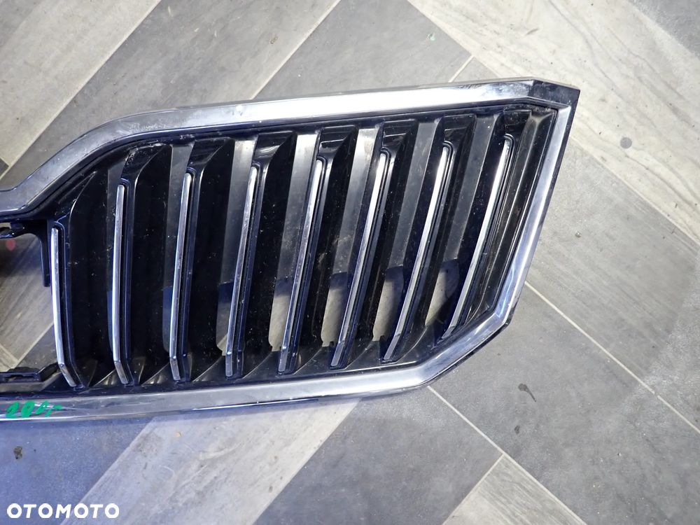 SKODA SUPERB III GRILL 3V0853653B - 4