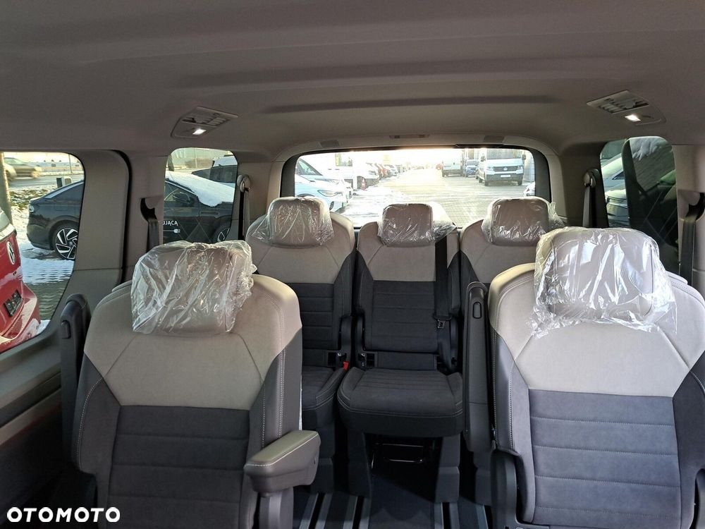 Volkswagen Multivan - 21