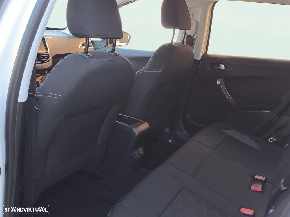 Peugeot 2008 1.2 PureTech Style - 15