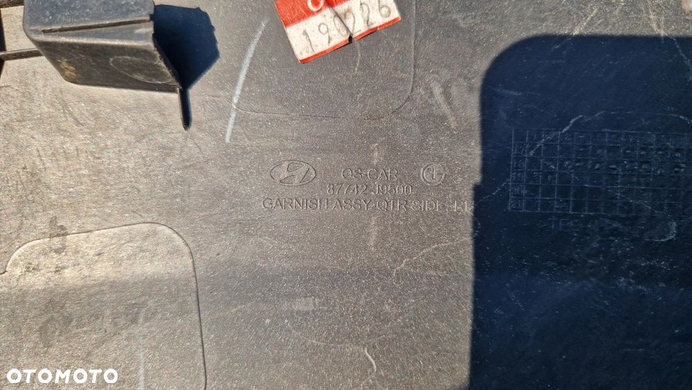 HYUNDAI KONA LISTWA BŁOTNIKA LEWY TYŁ 87742-J9500 - 3