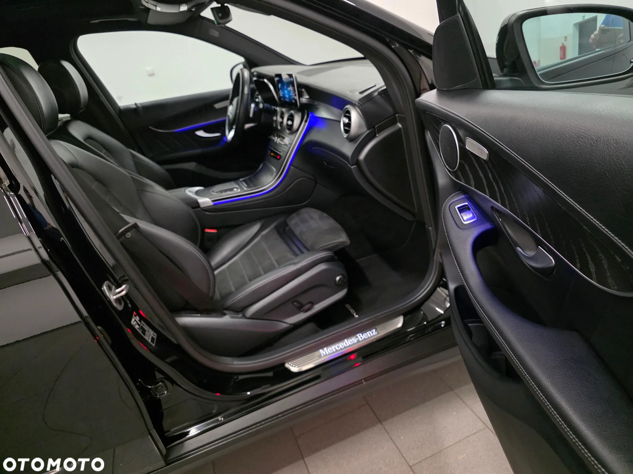 Mercedes-Benz GLC 300 d 4Matic 9G-TRONIC AMG Line Plus - 32