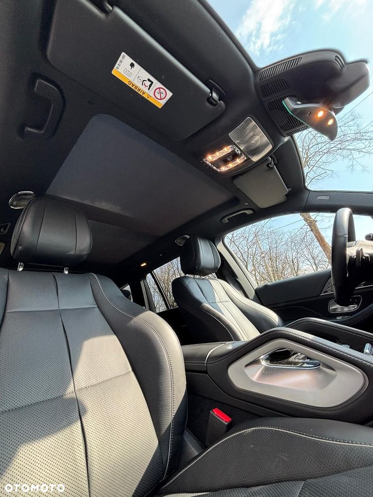 Mercedes-Benz GLS - 32