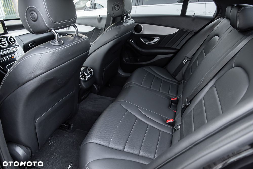 Mercedes-Benz Klasa C 400 4Matic 7G-TRONIC AMG Line - 26