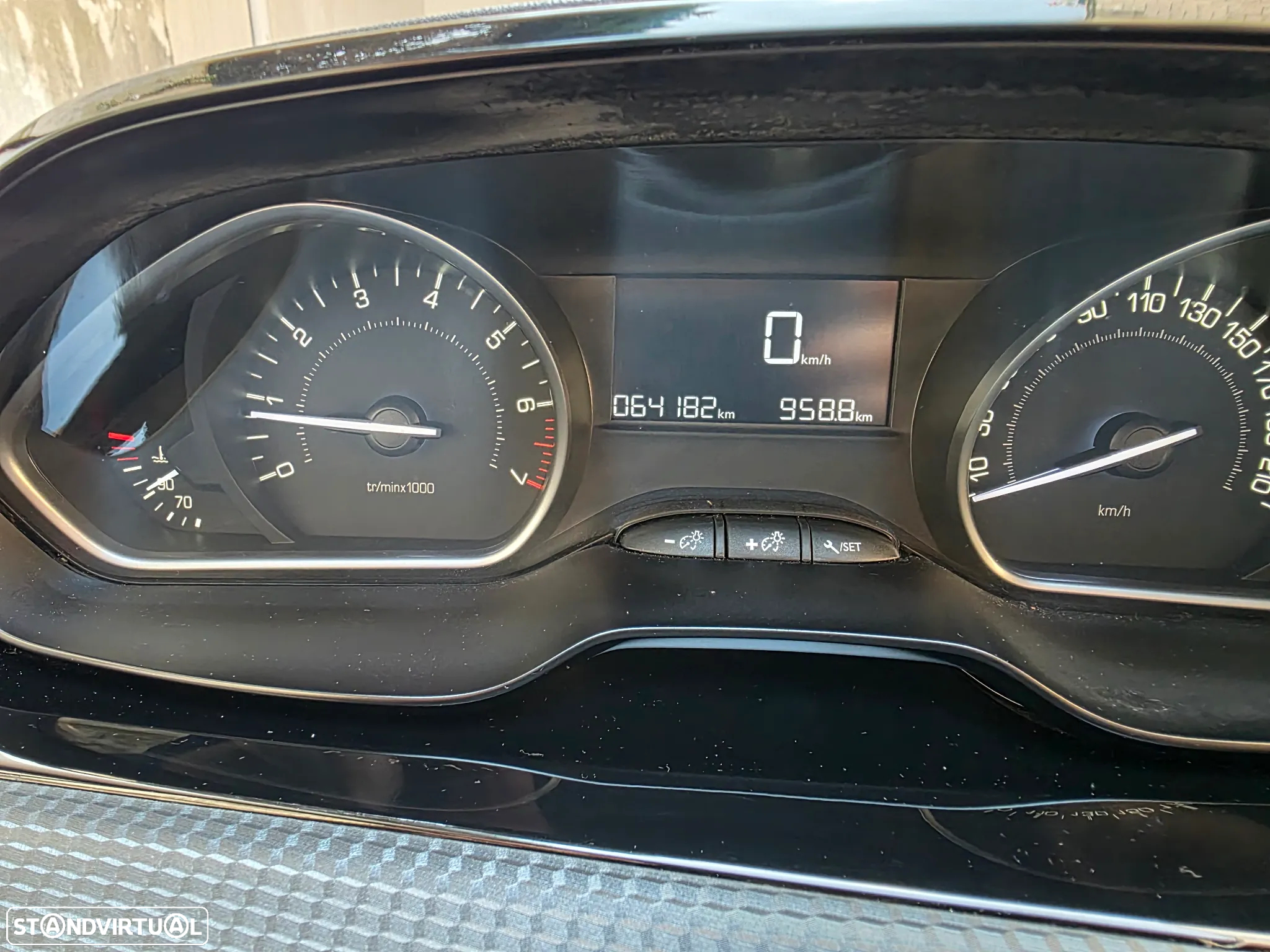 Peugeot 208 - 5
