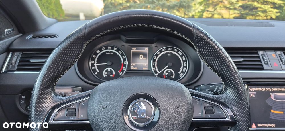 Skoda Octavia Combi 2.0 TDI DSG RS - 22