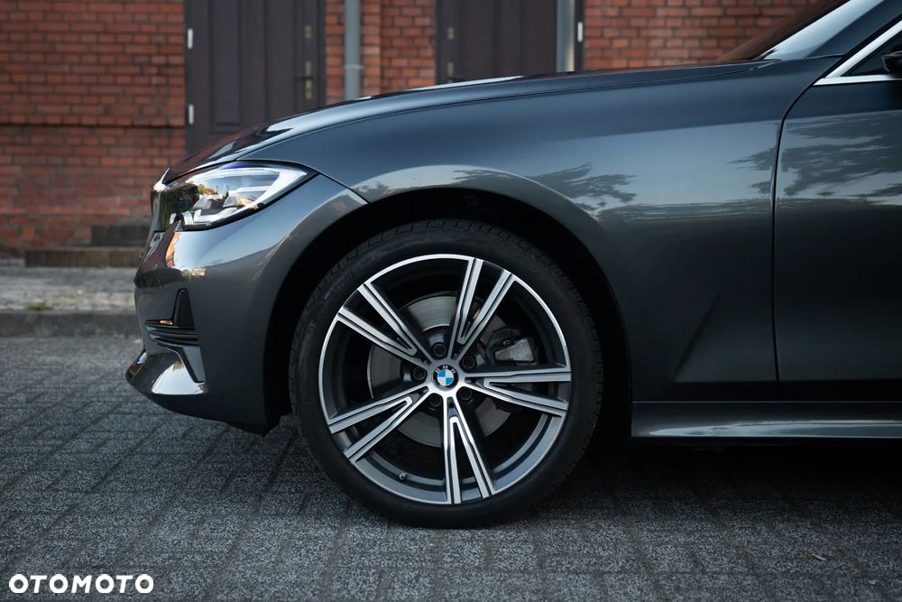 BMW Seria 3 330i xDrive Sport Line - 22