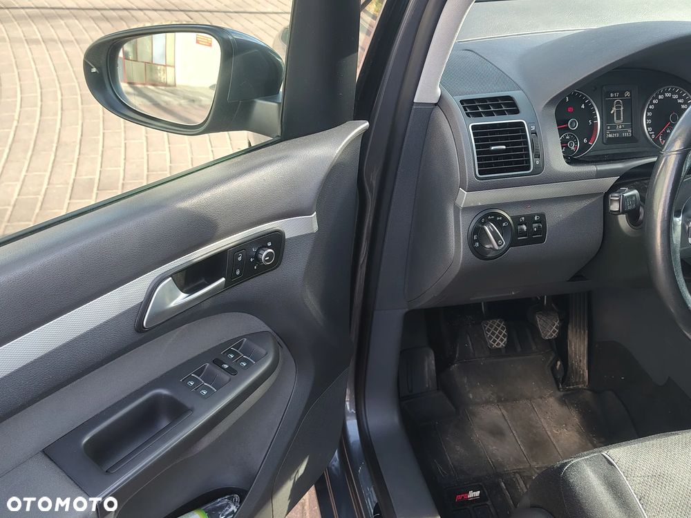 Volkswagen Touran 2.0 TDI DPF BlueMotion Technology Life - 9