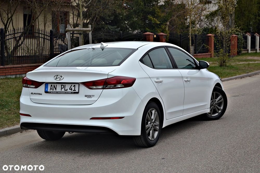 Hyundai Elantra - 14